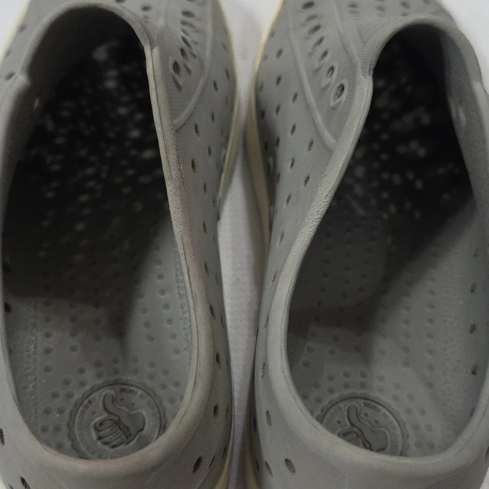 Native Kids Gray Slip-On Shoes Waterproof Outdoors Beach Sz J2‎ GUC READ